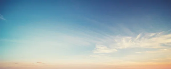 Céu dramático e nuvens — Fotografia de Stock