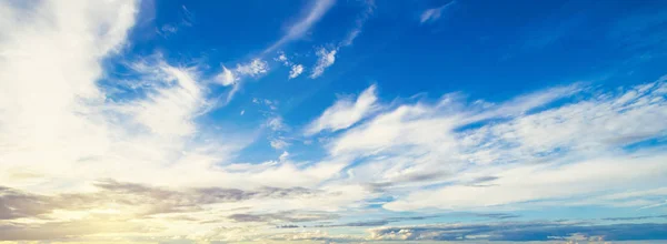 Ciel et nuages bel été — Photo