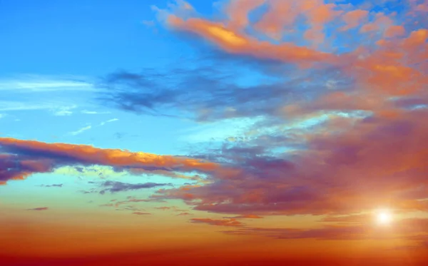 Sky atmosfär tydlig moln — Stockfoto