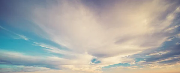 Bewölkter Himmel bunt Hintergrund — Stockfoto