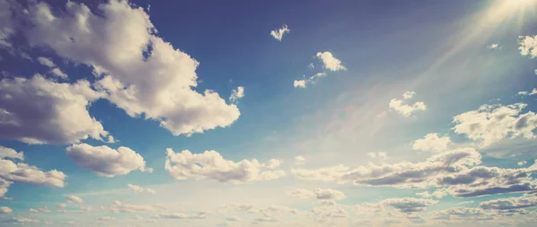 空と雲の熱帯パノラマ — ストック写真