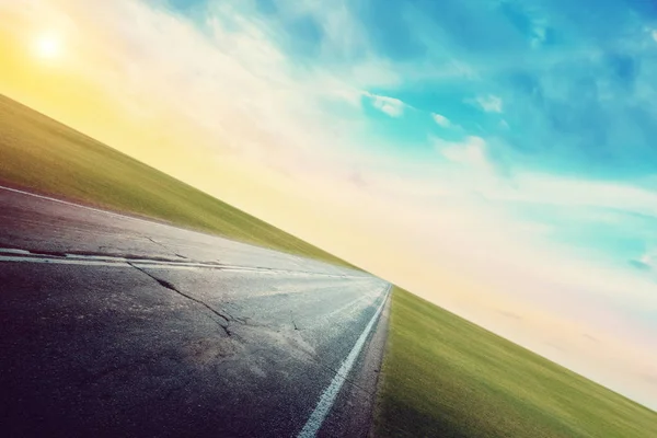 Panorámica carretera amanecer verano viaje — Foto de Stock