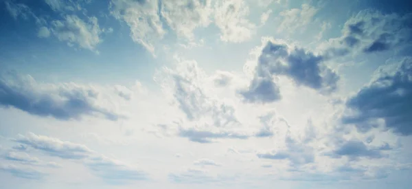 Céu e nuvens panorama de verão — Fotografia de Stock
