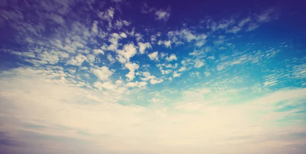 空と雲の熱帯パノラマ — ストック写真