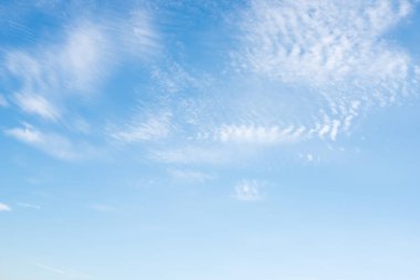 açık gökyüzü ve bulutlar