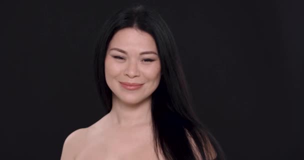 Sexy femme asiatique avec beauté visage et peau parfaite — Video