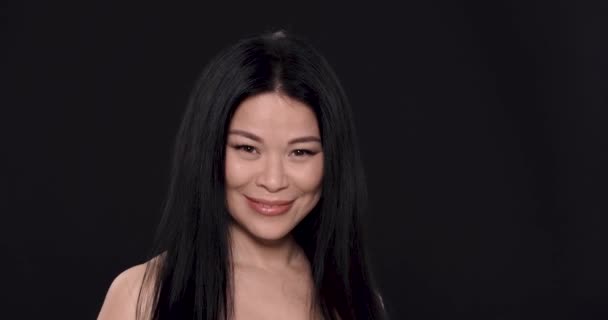 Sexy asiatische Frau mit Schönheit Gesicht und perfekte Haut — Stockvideo