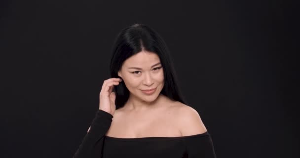 Beauty woman face isolated on black background — Stock Video