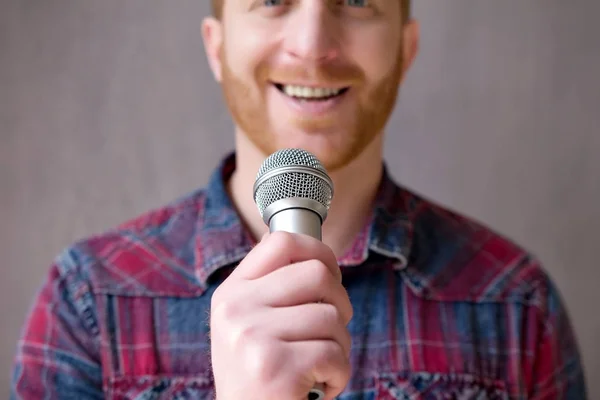 Handsome guy with microphone. — Stock Photo, Image