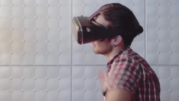 A person in virtual glasses — Stock Video