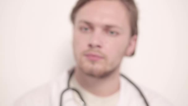Portret van beroepsonderwijs en-opleiding in kliniek — Stockvideo