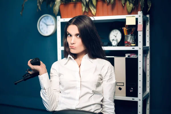 Woman playing around with gun. — Stock Photo, Image