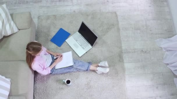 Top view of student girl preparing for classes. — Stock Video