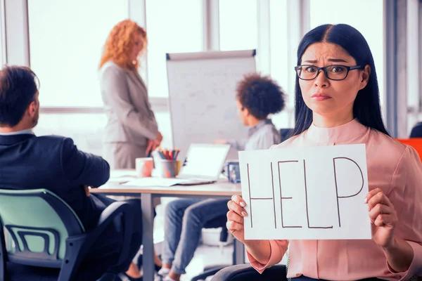 Multietniskt team brainstorming möte. — Stockfoto