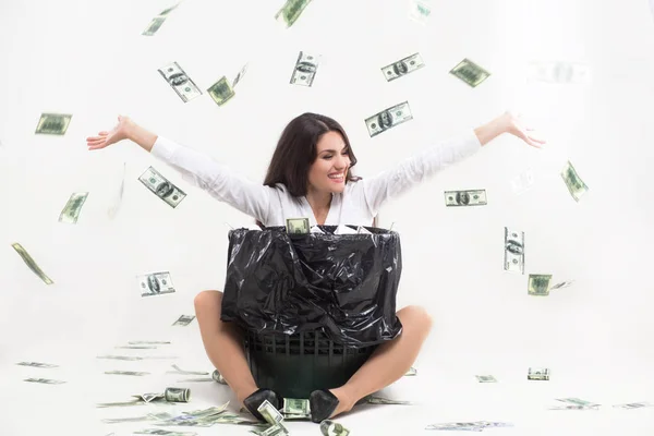 Girl sitting down next to trash bin. — Stock Photo, Image