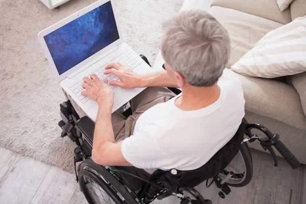 Disbaled man using laptop. — Stock Photo, Image