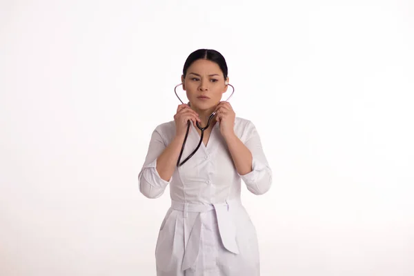 Sjuksköterska med stetoskop. — Stockfoto