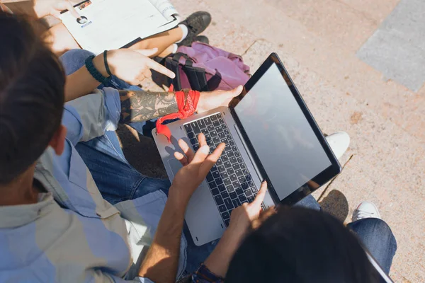 Chiudi la vista dello schermo del computer portatile — Foto Stock