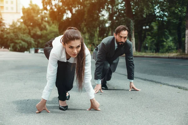 Businesspeople going to run — Stock Photo, Image