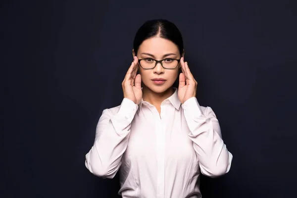 Kvinna känsla stress från arbetet. — Stockfoto