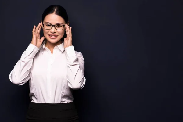 Mujer que siente estrés por el trabajo . — Foto de Stock