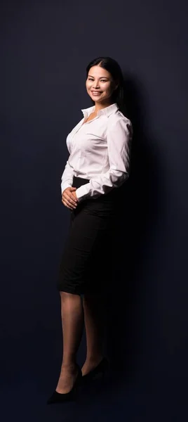 Full length portrait of a young beautiful businesswoman — Stock Photo, Image