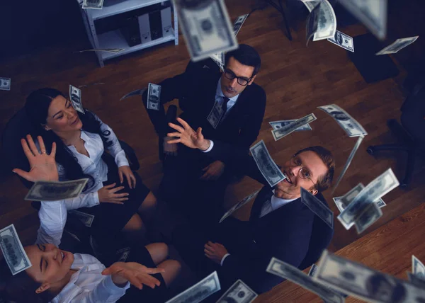Pessoas de negócios contando dinheiro — Fotografia de Stock
