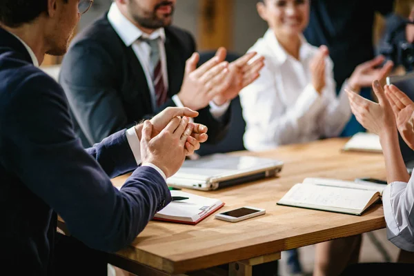 Teamwork-Brainstorming im Amt für neues Projekt — Stockfoto