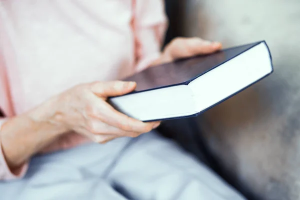 Blue Thick Book in the Hands of An Elderly Woman. — Stock Photo, Image