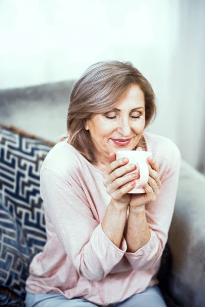 Attractive middle aged woman relaxing at home — Stock Photo, Image