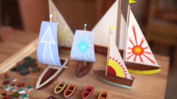 Wooden ship figures on table — Stock Video