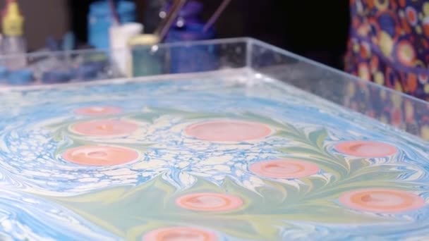 Ebru roze Violet en blauw verf abstractive patroon — Stockvideo