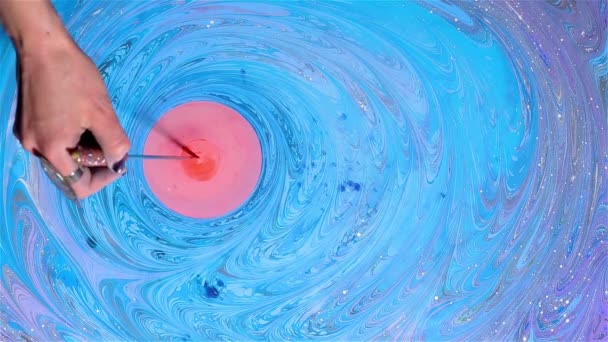 Ebru Violet en blauwe verf mooie abstractievis patroon — Stockvideo