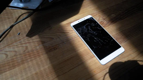 Xiaomi MI Max broken phone with shining fractures — Stock Photo, Image