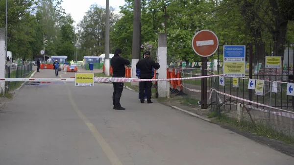 Guarded entrance to the hospital. Official centre or headquarters of counteraction covid-19. City Hospital. May, 2020, Brovary, Ukraine — Stock Photo, Image