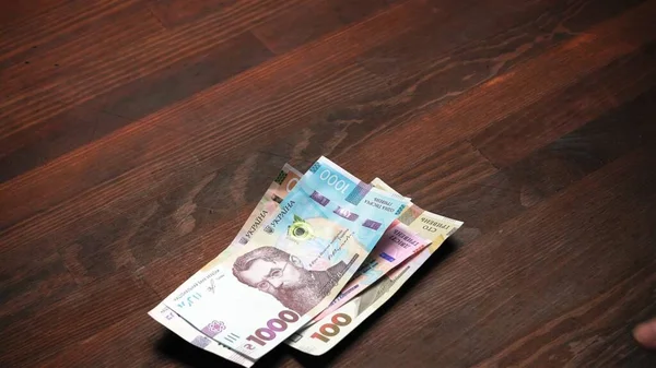 Packung neuen ukrainischen Papier Hrywnja Geld unterschiedlichen Nennwert auf hölzernen Tisch Hintergrund. Cash-Konzept. Kopierraum für Text — Stockfoto