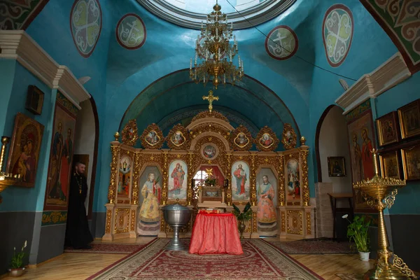 Iconostase in het interieur van de kerk van St. Peters Basiliek, grote katholieke kathedraal van het Vaticaan. mei, 2017 - Rome, Italië — Stockfoto