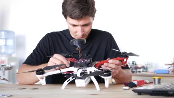 Man Fixing Crashed Drone Quadrcopter Service Laboratory — Stock Video