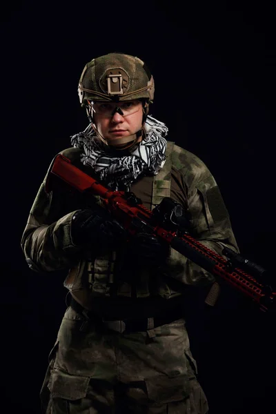 Foto di soldato con le braccia — Foto Stock