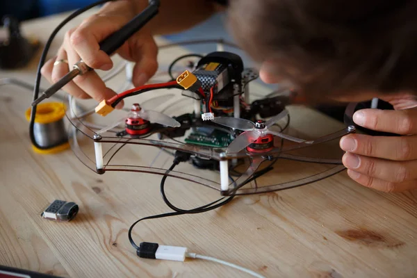 Image of young man with soldering iron chipping mechanism — Stock Photo, Image