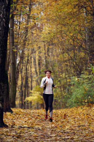 Immagine di donna di sport su corsa del mattino — Foto Stock