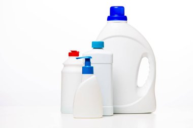 Şişe sıvı temizleyiciler temiz beyaz arka plan üzerinde fotoğrafı,