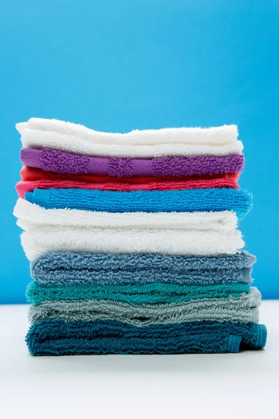 Zdjęcie z bliska ręczników frotte wielokolorowych — Zdjęcie stockowe