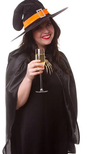 Image de sorcière brune en chapeau noir avec verre de champagne — Photo