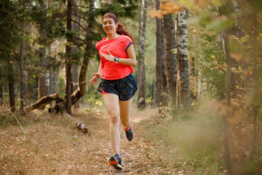Spor Parkı ile esmer çalışan fotoğraf
