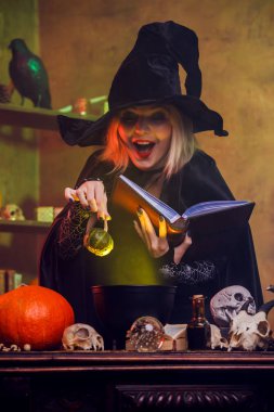 Büyü kabak El okuma cadı görüntüsünü