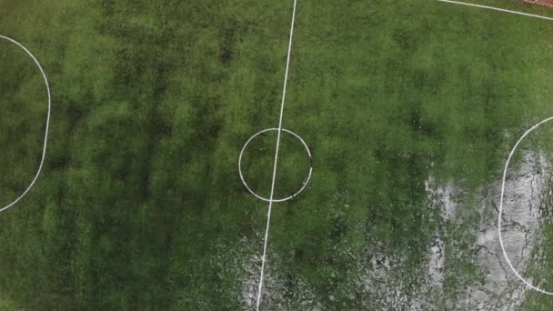 Vue aérienne du terrain de soccer amateur. Images 4k — Video