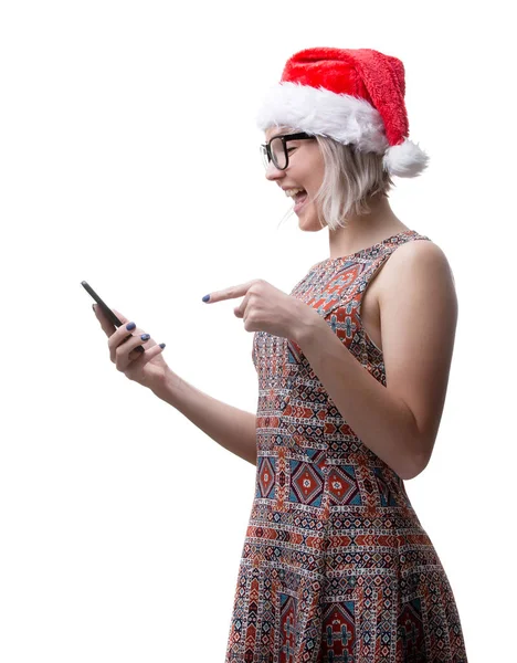 Imagem de loira em óculos e boné Santas com telefone na mão no espaço vazio — Fotografia de Stock