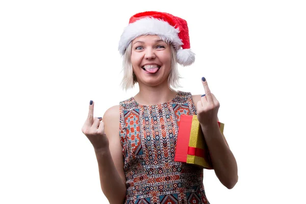 Foto der Blondine mit Brille und Weihnachtsmannmütze mit heraushängender Zunge und Geschenk unter dem Arm — Stockfoto