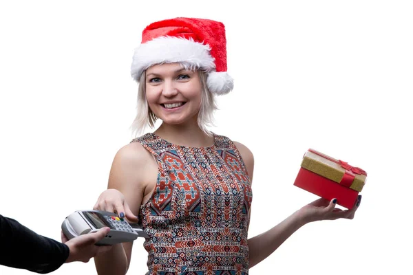 Foto av glad blondin i glasögon och Santa hat med gåva och mans hand med terminal för bankkort — Stockfoto